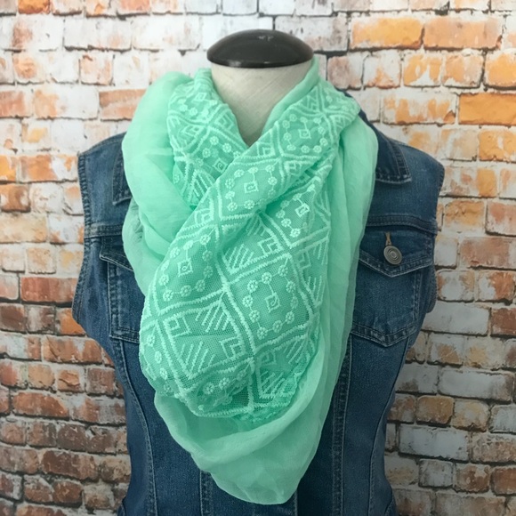 Accessories - 5/$20 shipped Mint infinity lace scarf